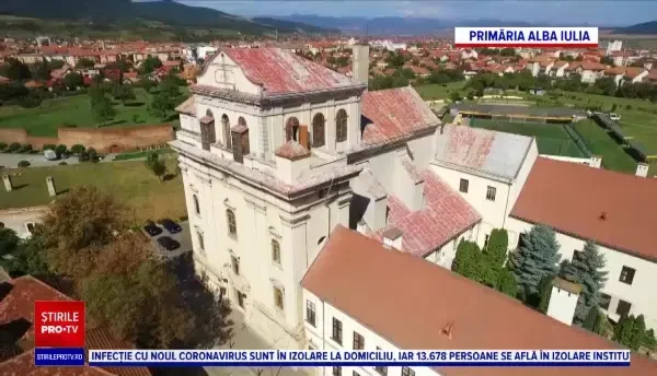 Biblioteca Batthyaneum din Alba Iulia poate fi vizitată. Atracția principală a fost scrisă cu cerneală de aur