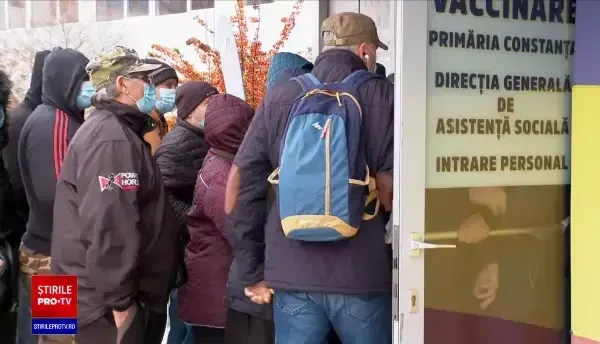 Cozi interminabile la cel mai mare centru de vaccinare din Constanța unde se eliberează şi tichetele valorice