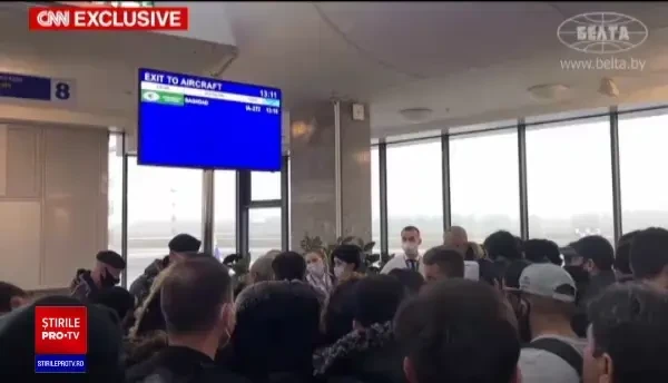 VIDEO Migranţii de la frontiera dintre Belarus şi Polonia au fost mutaţi într-un centru de primire. Măsura este temporară