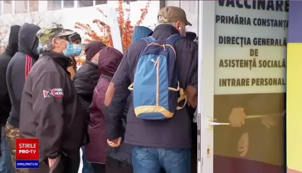 Cozi interminabile la cel mai mare centru de vaccinare din Constanța unde se eliberează şi tichetele valorice