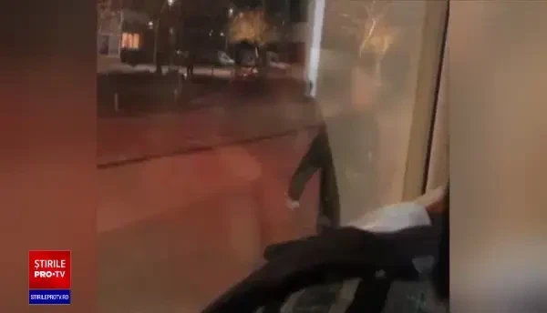 Atac cu cuțitul și focuri de armă la o carmangerie din Arad. O persoană a fost înjunghiată