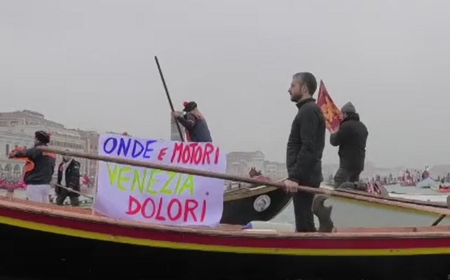 Gondolierii au protestat pe canalele din Veneția. Ce îi nemulțumește