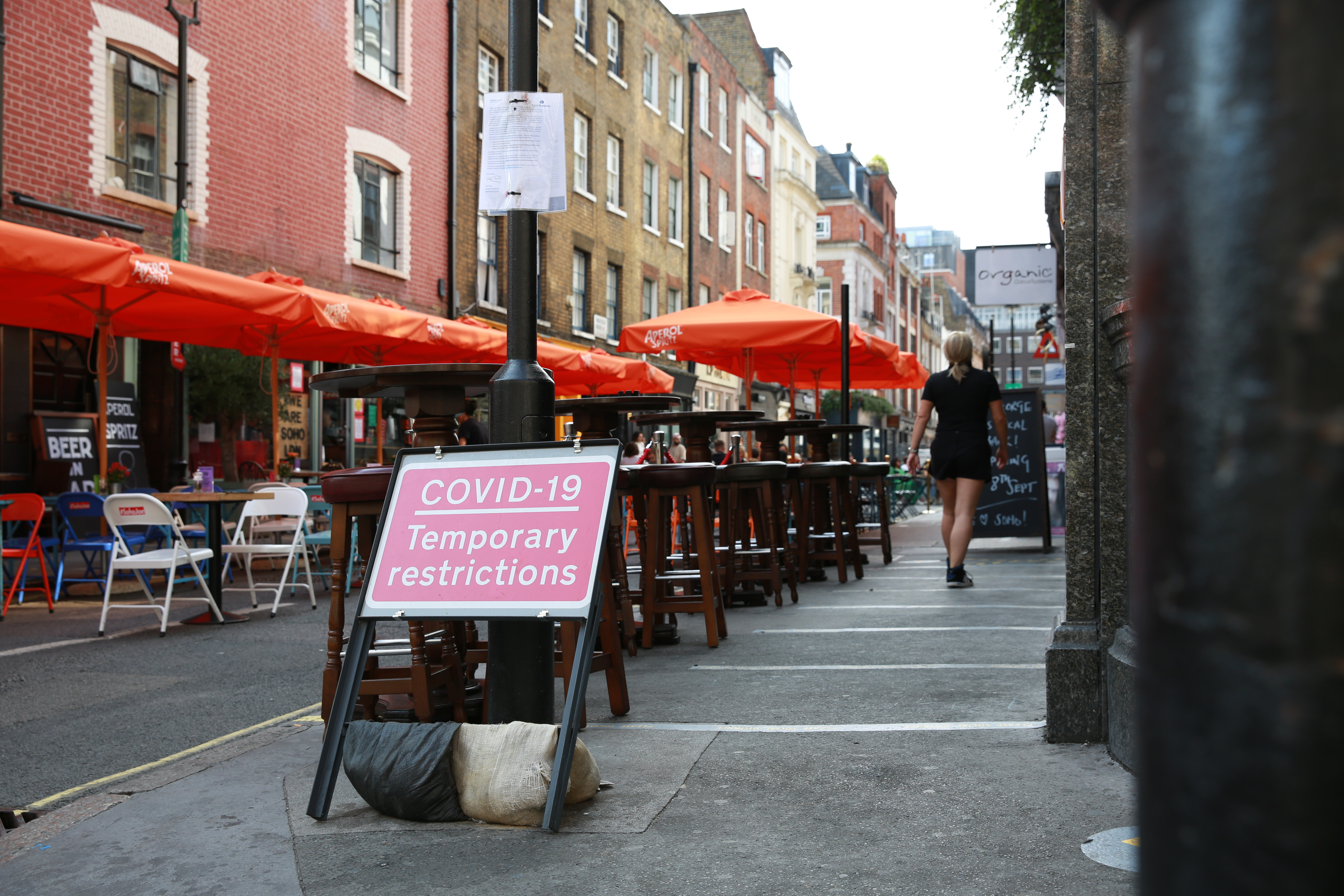 Belgia închide cinematografele, teatrele, sălile de spectacol şi stadioanele, atrăgând proteste