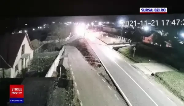 Un bărbat a fost lovit mortal de o mașină, în timp ce traversa strada. Șoferul a fugit de la locul accidentului
