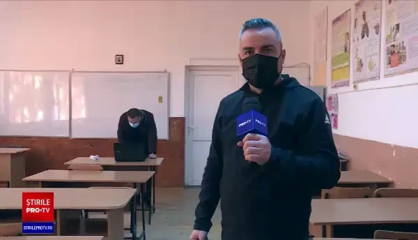 Sute de elevi din Dâmbovița au abandonat școala, după ce șoferul microbuzului școlar a ieșit la pensie