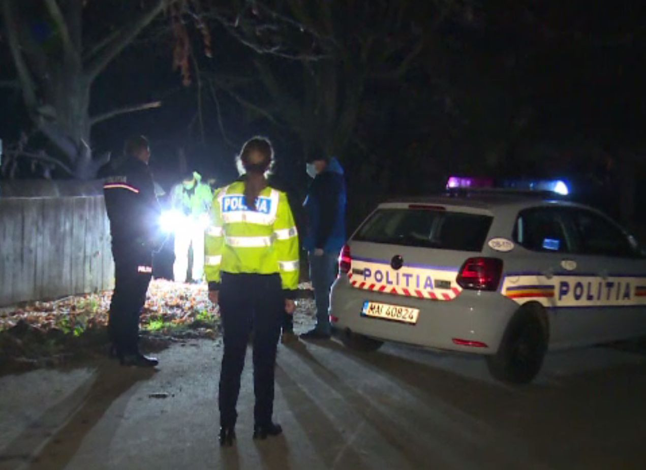 Omorât de un vecin în fața porții, în Dâmbovița. Ucigașul este căutat de polițiști