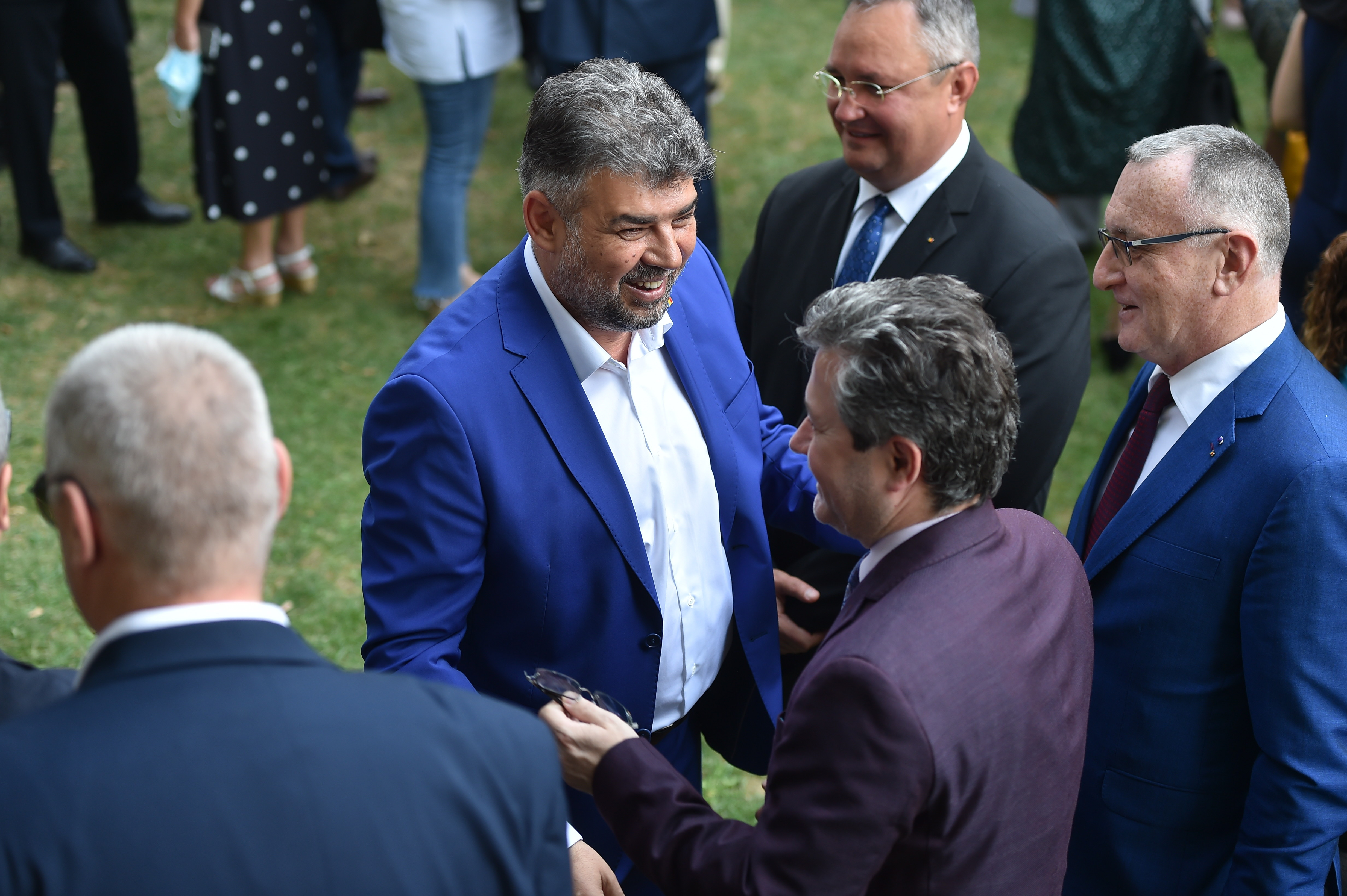 Cine sunt miniștrii Guvernului Ciucă. Mulți au primit funcțiile ”pe pile”, nu datorită experienței