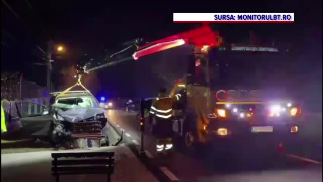 Un preot a intrat cu mașina într-un cap de pod. Bărbatul ar fi consumat alcool