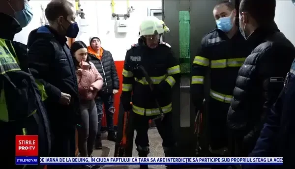 O tânără din Baia Mare s-a aruncat de la etajul 8. Familia nu a mai primit-o acasă după ce s-a mutat cu iubita sa