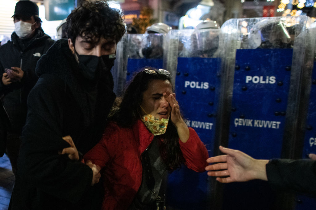 Istanbul: Poliția turcă a tras cu gaze lacrimogene în timpul unui protest al femeilor
