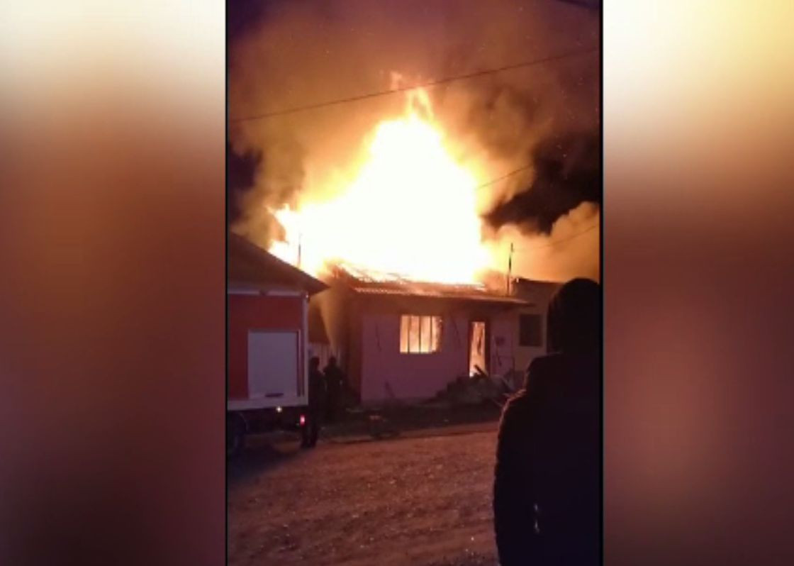 Patru case distruse de flăcări la Vaslui. Un bărbat cu probleme psihice ar fi pus focul