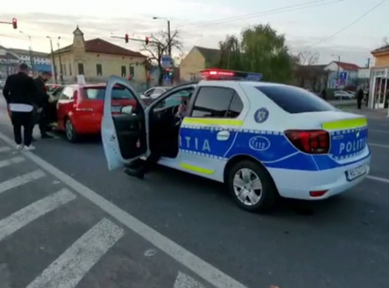 Un individ a furat o mașină cu cheile în contact, la Timișoara. De ce s-a oprit după câteva secunde