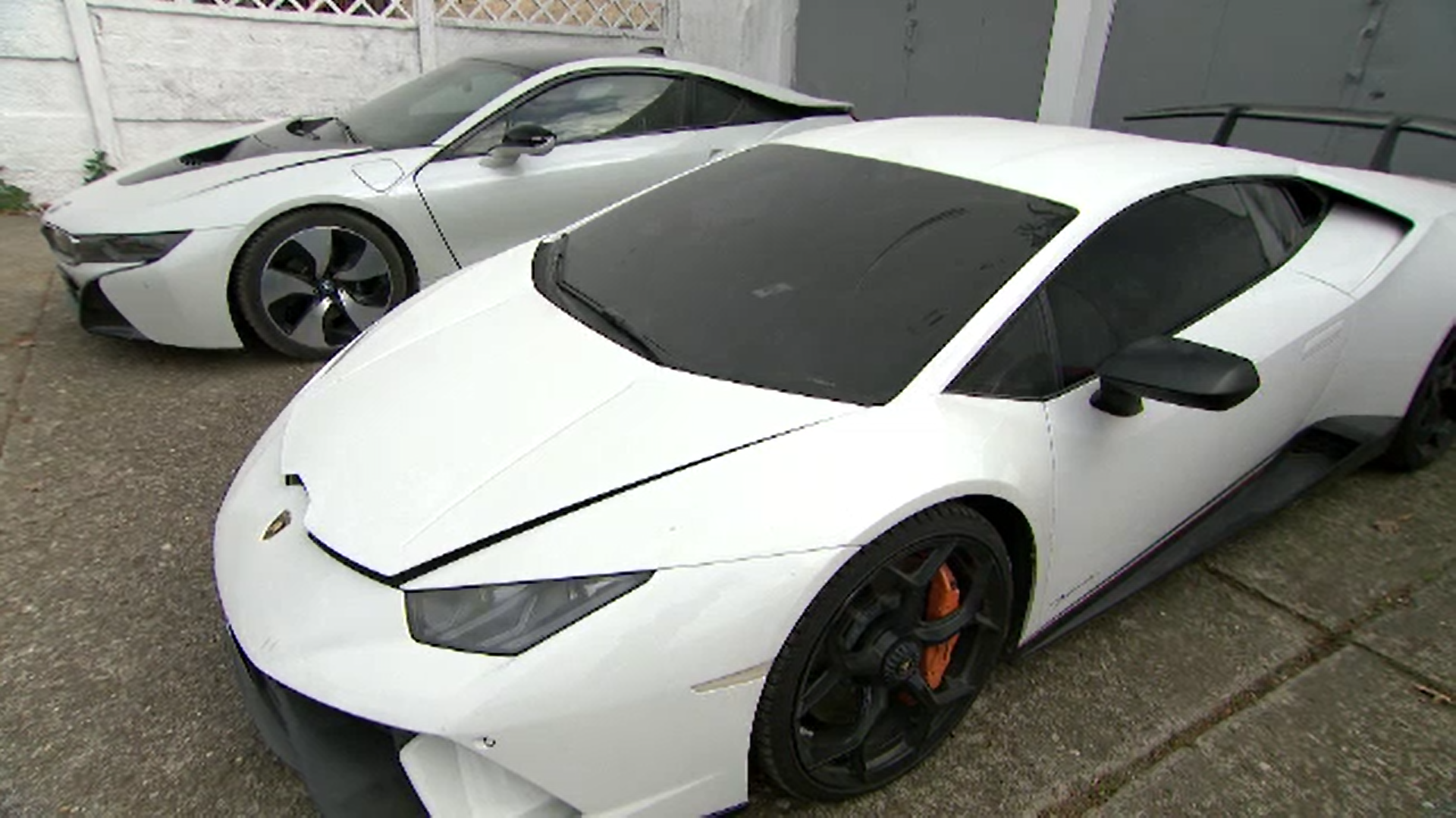 Mașini de milioane de lei, confiscate în vămile românești. Cum încercau hoții să le introducă în țară