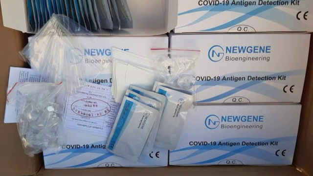 Primul lot de teste de salivă pentru școli și grădinițe a ajuns în România