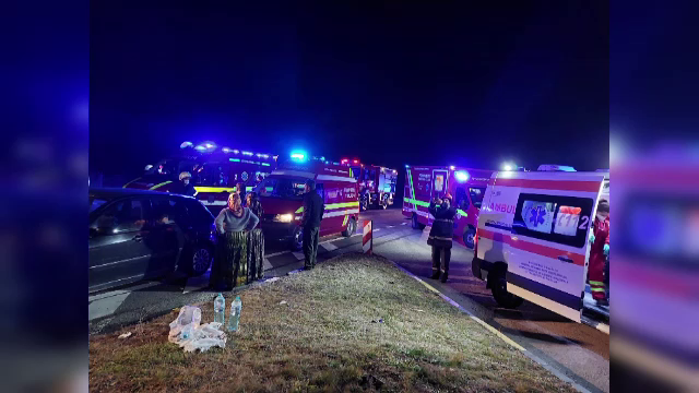 Accident violent pe DN1, între un autoturism și un TIR. Cinci persoane, printre care un copil de 5 ani, au ajuns la spital