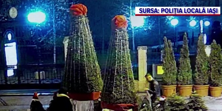 Prinși în fapt. Doi hoți din Iași au fost filmați în timp ce furau decorațiunile montate pentru sărbători