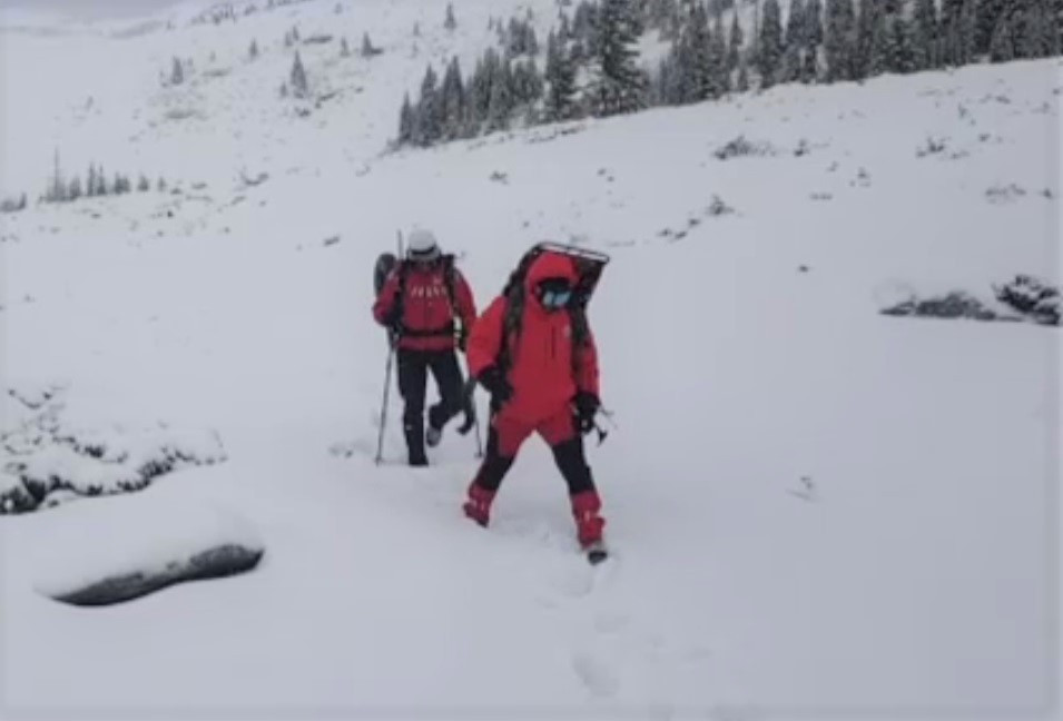 Vremea s-a schimbat radical în țară. Patru turiști au avut norocul de a fi salvați de salvamontiști în Retezatul Mic