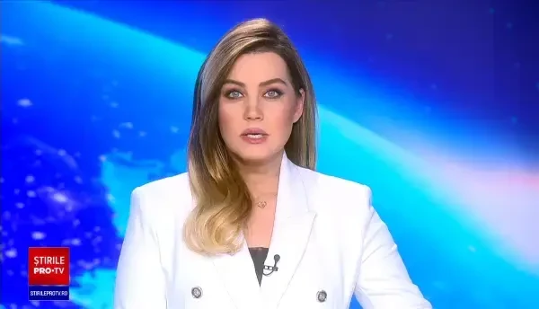 Sute de români s-au înghesuit la ”piramida energetică” a Sfinxului. Unii au rămas blocați