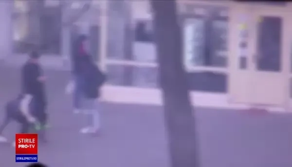 Iași: Autobuzele au devenit ținta tinerilor care aruncă cu petarde și pocnitori