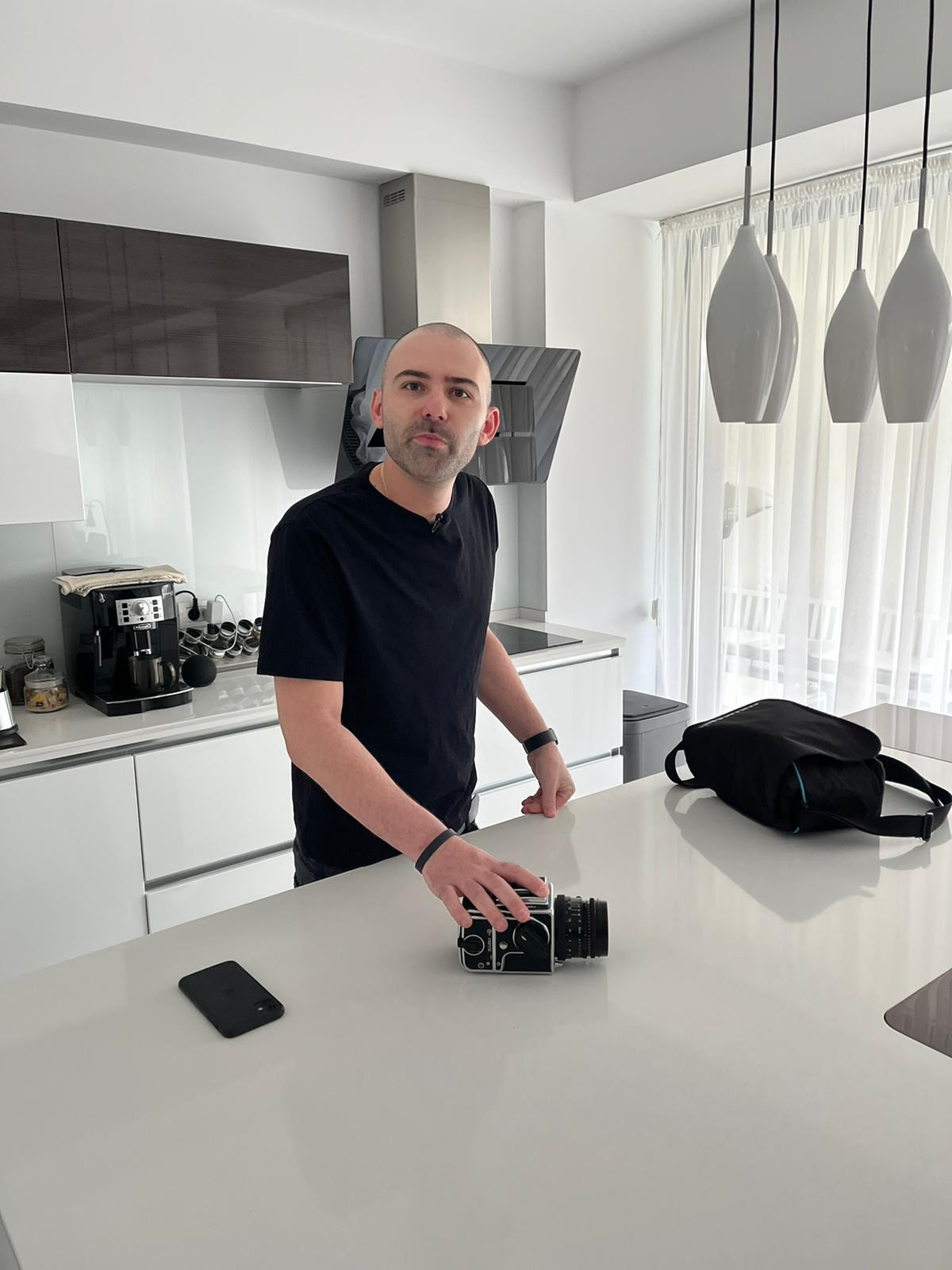 Povestea impresionantă a rapperului Spike. Cum încearcă să schimbe societatea în bine