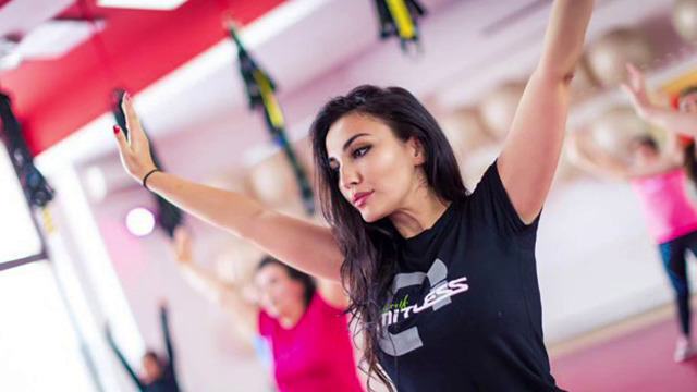 Fetița desculță din Vaslui care a renunţat la o afacere de succes pentru a oferi o șansă copiilor săraci