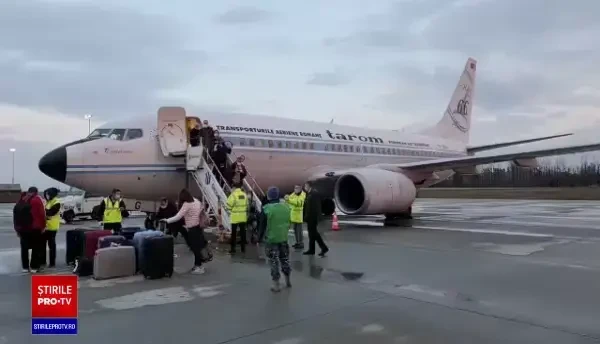 Aeronava care repatriază 46 de români din Africa de Sud a ajuns în țară. Avionul a preluat și 24 de cetățeni străini