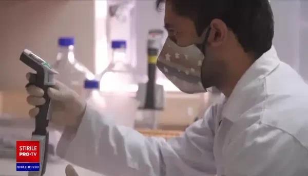 CEO-ul Pfizer: "Mă îndoiesc că suntem complet neprotejați în fața tulpinii Omicron"