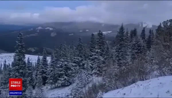 Bucovina, plină de turiști în minivacanța de 1 Decembrie. Zăpada depășește 20 de centimetri