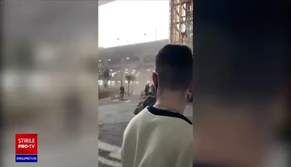 Istanbul: Un TIR românesc s-a răsturnat, iar peste 90 de clădiri au rămas fără acoperișuri după furtună