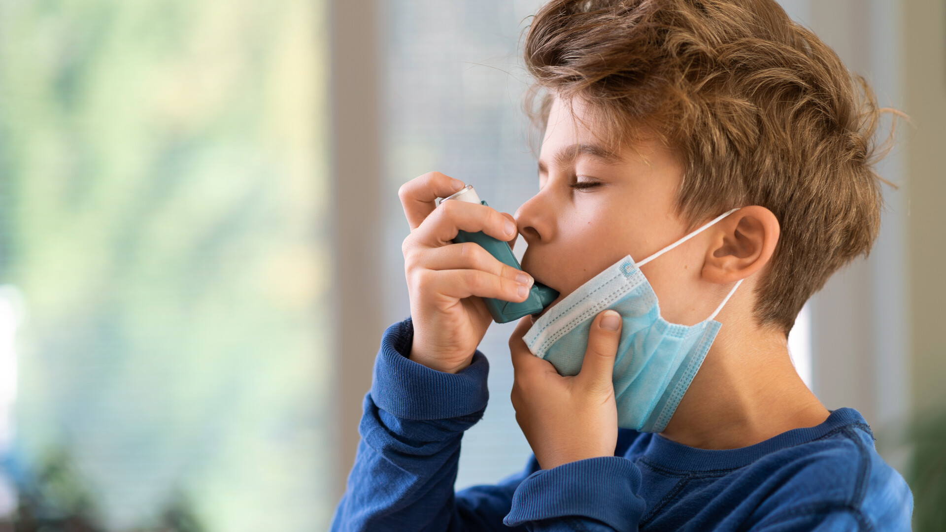 Specialiști: Copiii care suferă de astm trebuie vaccinați cu prioritate împotriva Covid-19