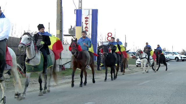 Paradă inedită de 1 Decembrie, într-o comună din Olt. Primarul a organizat-o cu doar 1000 de lei