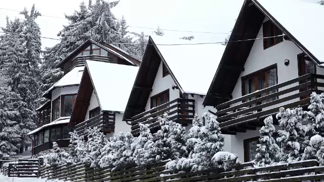 Turiștii care au ales Maramureșul pentru minivacanță au avut parte de zăpadă ca în povești