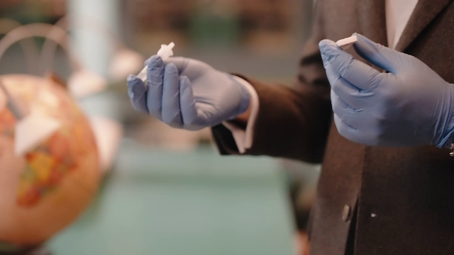 Testele de salivă pentru elevi se asamblează în liceele din țară. Ce trebuie să știe părinții