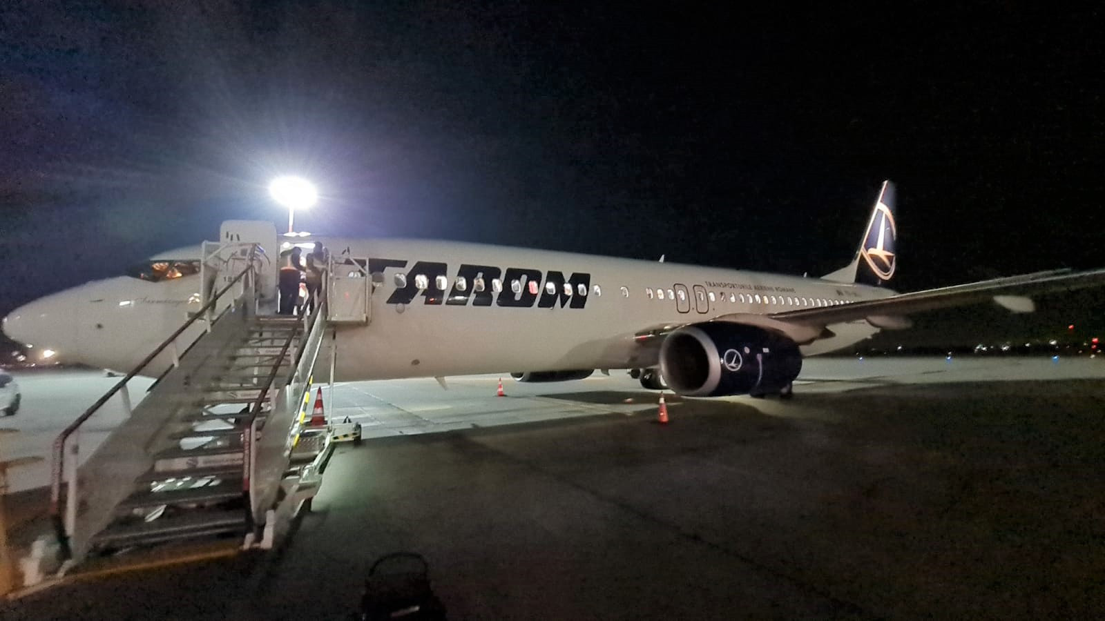 Zborul special pentru repatrierea cetăţenilor români blocaţi în Maroc a aterizat la Bucureşti