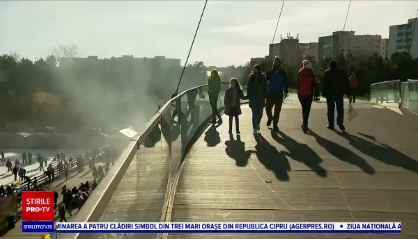 1 Decembrie cu vreme de primăvară. Bucureștenii au ieșit la plimbare în parcuri