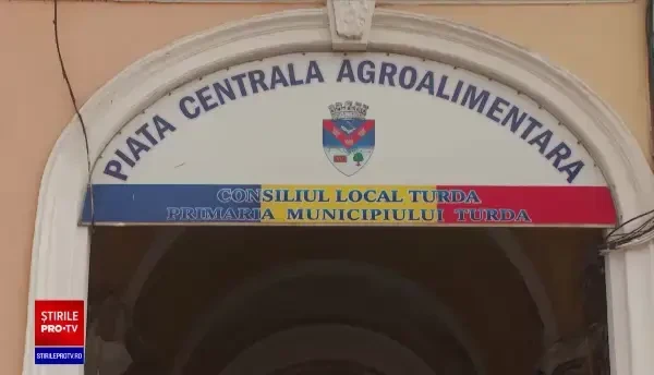 Doi bărbați, unchi și nepot, s-au bătut crunt în centrul orașului Turda. De la ce a pornit scandalul