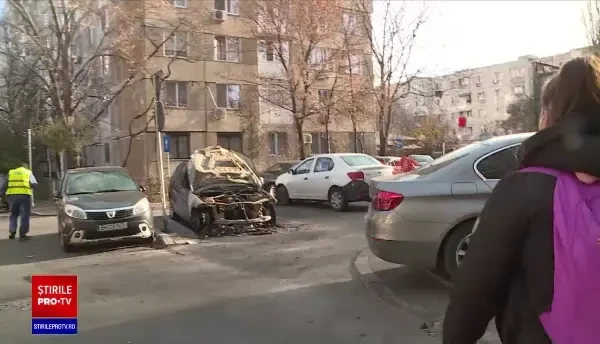 Minorul care a incendiat șapte mașini în Capitală a recurs la acest gest din răzbunare