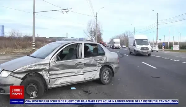 Trei răniți în urma unui accident provocat de un șofer care a schimbat banda fără să se asigure. „Am auzit trosc în faţa mea”