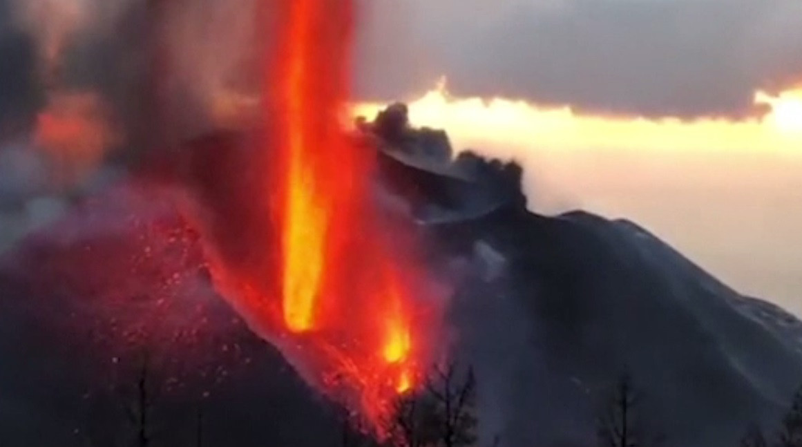 Vulcanul de pe insula spaniolă La Palma continuă să erupă. Peste 1.500 de clădiri au fost distruse de lava