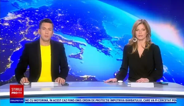 Un camion circula cu un o mașină blocată sub el, în timp ce șoferul făcea semne disperate cu mâna. Ce se întâmplase