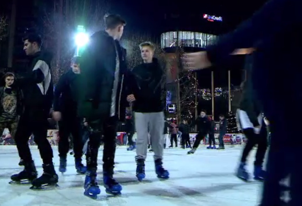 Mii de persoane s-au distrat în aer liber la patinoarul din Iași