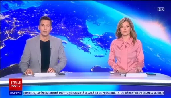 Hoții îmbrăcați în polițiști au golit o casă, sub amenințarea armelor. Jaful a fost filmat într-un cartier din Los Angeles