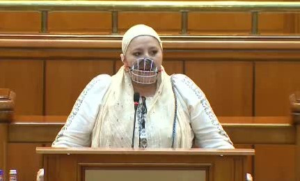 Jurnaliștii italieni i-au greșit numele Dianei Șoșoacă. Senatoarea, asemănată cu Hannibal Lecter