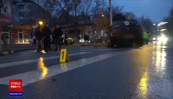 Un accident cumplit, cu trei victime, pe o trecere de pietoni din Botoșani. Doi copii, de urgență la spital