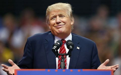 Trump se gândea că ar trebui "să se tragă în picioarele" manifestanţilor, potrivit unui fost şef al Pentagonului