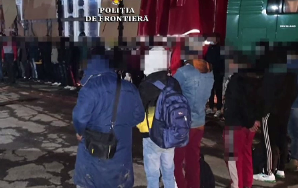 Zeci de migranți, capturați de polițiștii de frontieră pe autostrada Timișoara – Arad. Traficanții, arestați preventiv