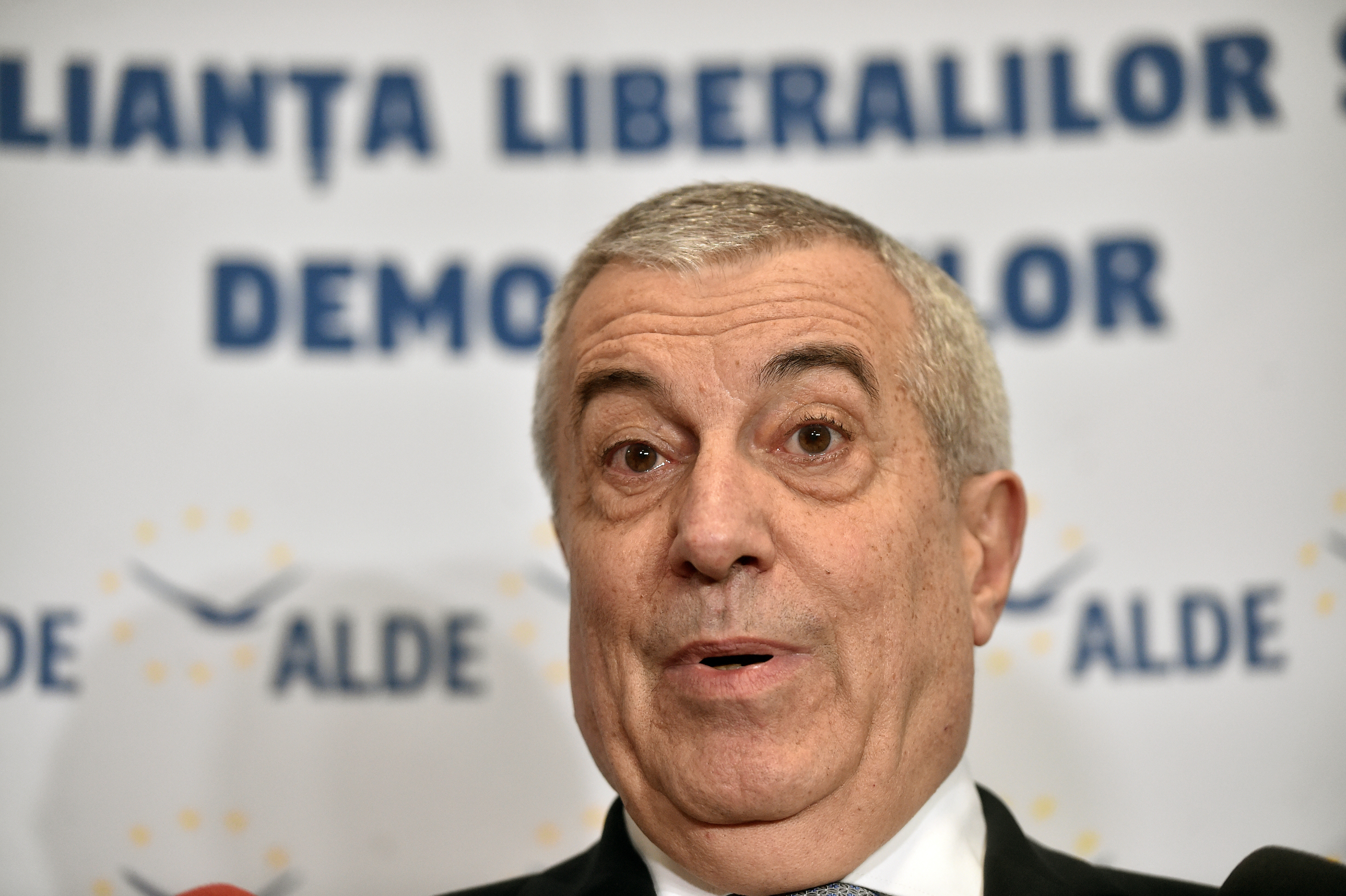 Tăriceanu, achitat de Curtea Supremă într-un dosar de abuz în serviciu şi uzurpare de calităţi oficiale. Cine i-a fost avocat