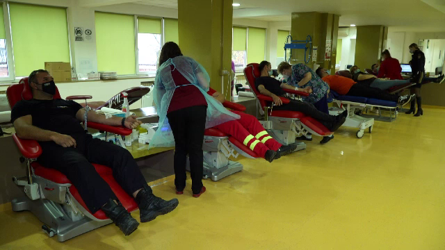 Pompierii din Timișoara au donat sânge în număr mare, după ce unul dintre ei a fost implicat într-un accident