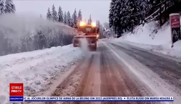 Zăpadă de jumătate de metru la Rânca. Drumarii sunt în alertă