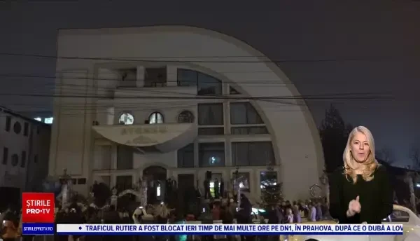 Focuri de artifcii și zăpadă artificială la inaugurarea Pieței de Crăciun din Iași